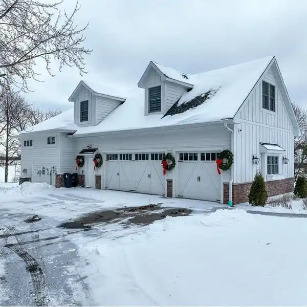 EXTRAORDINARY CUSTOM LAKE HOME