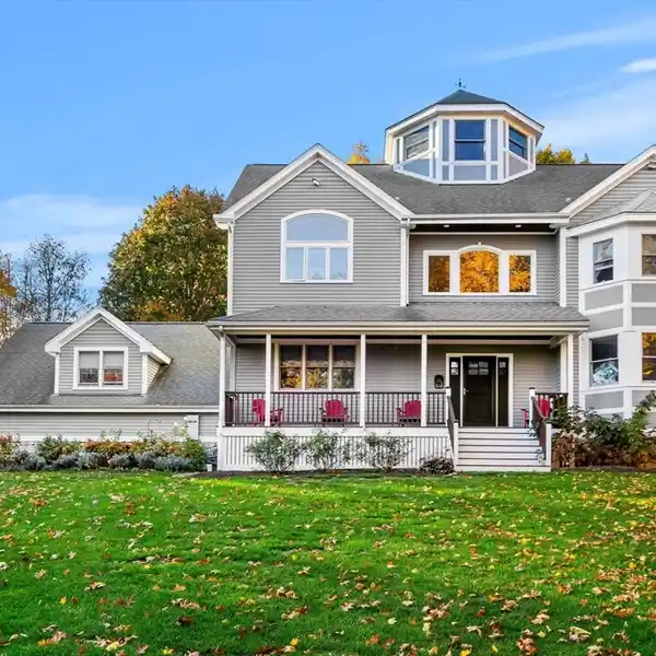 SPECTACULAR CONTEMPORARY COLONIAL ESTATE NEAR THE IPSWICH RIVER