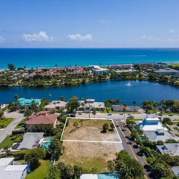 OVERSIZED LOT IN JUNO BEACH