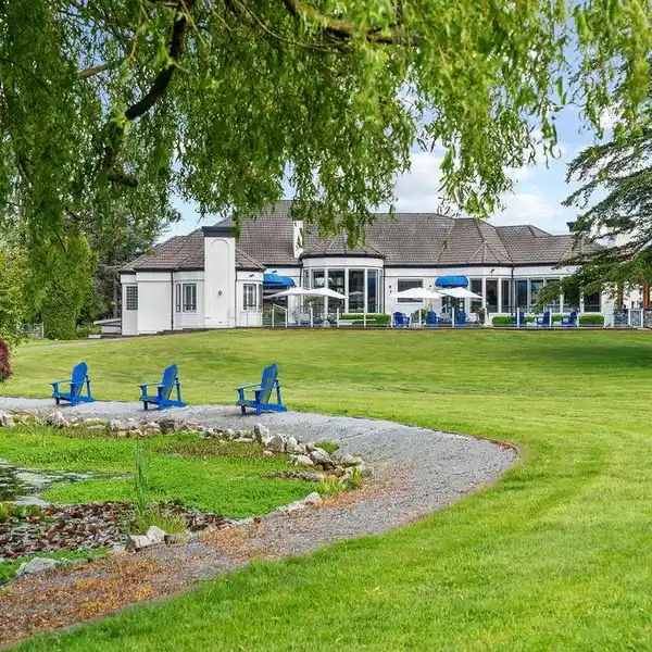 NEWLY RENOVATED COUNTRY ESTATE ON 35 ACRES