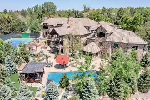 Elegant Yet Relaxed Luxury Resort-style Estate