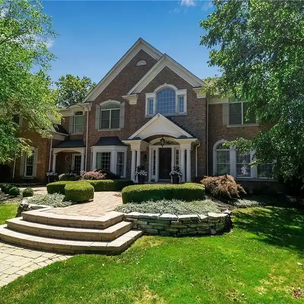 EXQUISITE WILLIAMSVILLE ESTATE WITH RESORT-STYLE BACKYARD