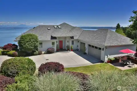 Rare Find with Sweeping Panoramic Vistas