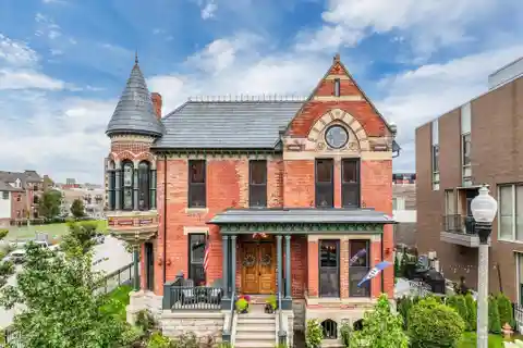 Venetian Gothic Landmark in Vibrant Neighborhood