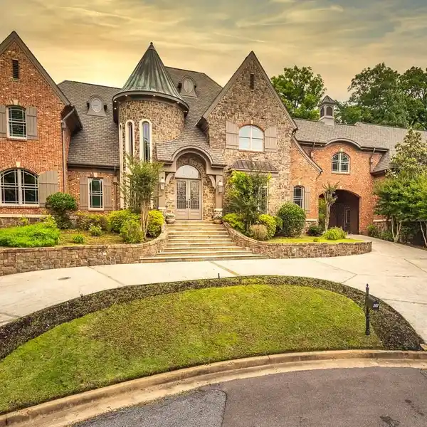 ONE-OF-A-KIND LUXURY ESTATE IN EAST MEMPHIS