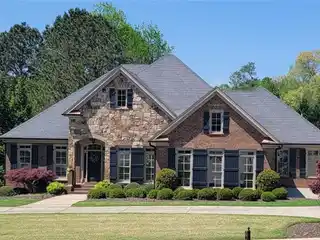 Four-sided Brick Ranch in Sought-after Canonero