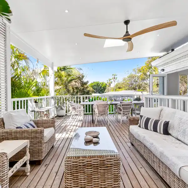 CAPTIVATING LIGHT-FILLED HOME