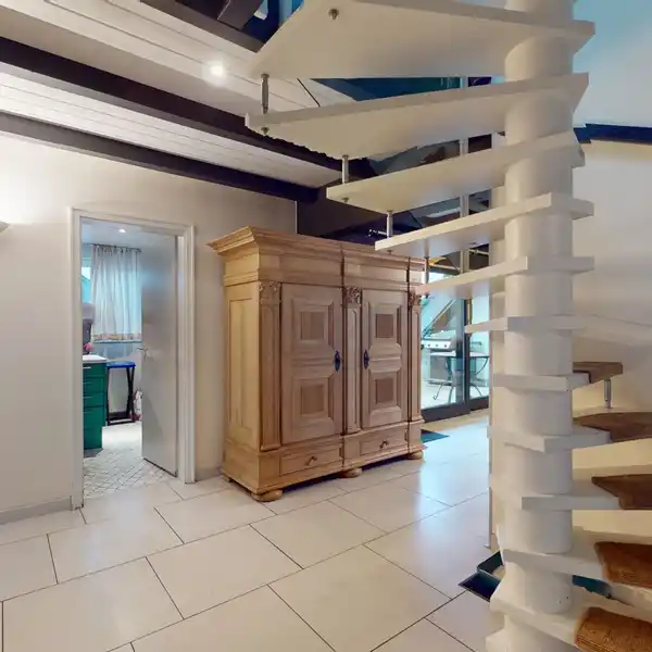 SPACIOUS PENTHOUSE MAISONETTE APARTMENT