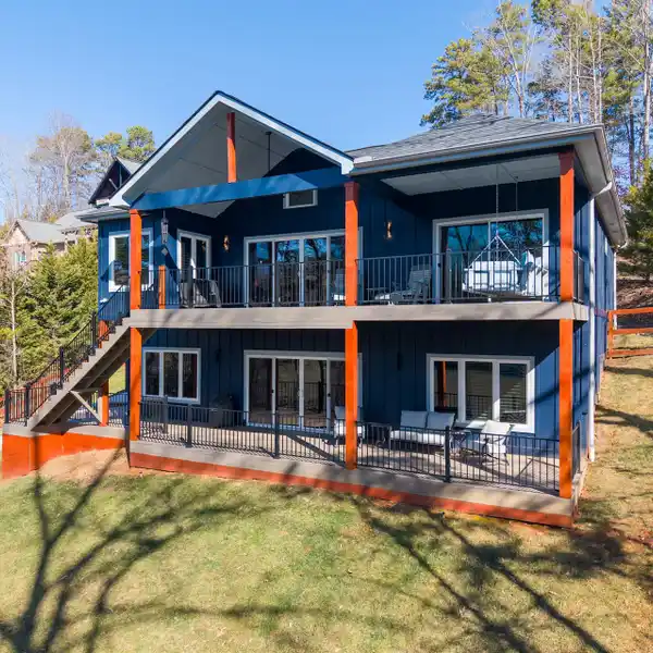 LIKE NEW WATERFRONT HOME ON LAKE KEOWEE