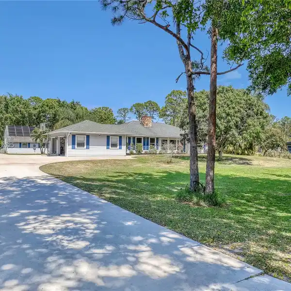 AMAZING 1.25 ACRE PROPERTY WITH THREE BUILDINGS