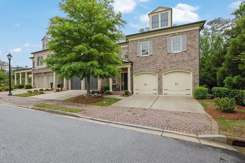 Low-maintenance Luxury in Historic Roswell