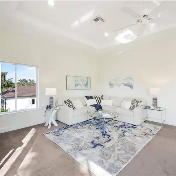 VERSATILE PROPERTY IN NAPLES PARK