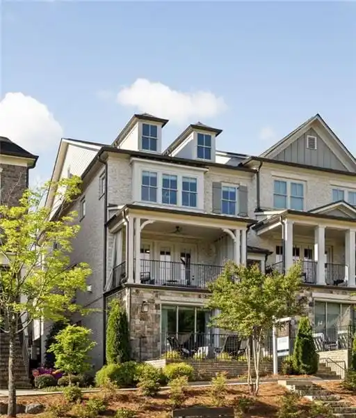 END UNIT TOWNHOME IN THE ENCLAVE ON COLLIER