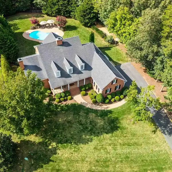 TIMELESS ELEGANCE IN GLENMORE