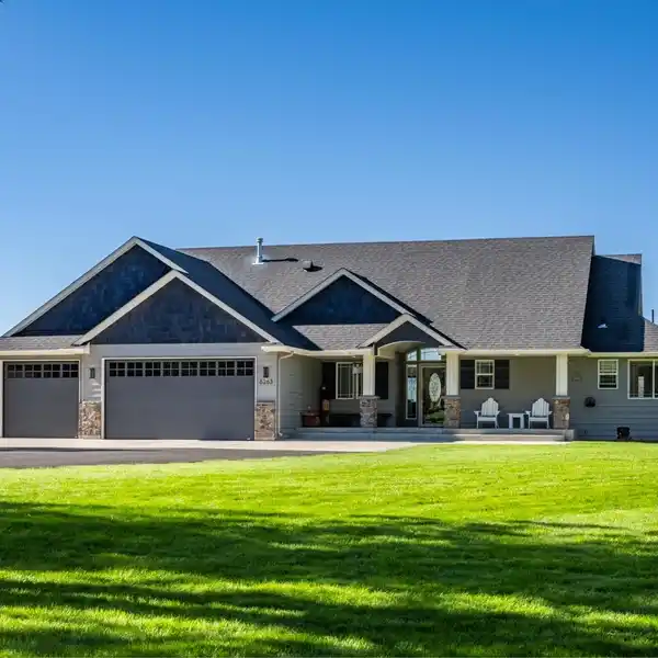 EXTRAORDINARY RESIDENCE IN DESIRABLE SUNCREST