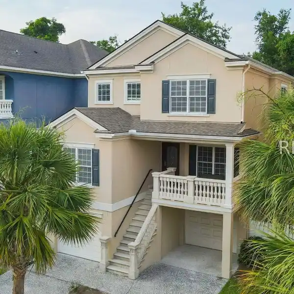 STYLISH RETREAT WITH BEACH ACCESS