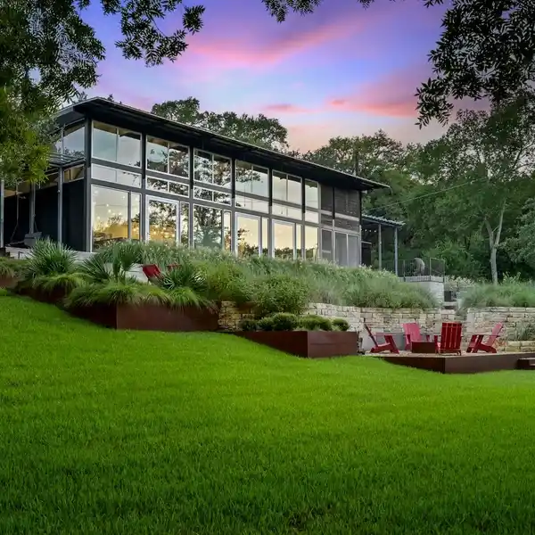 DESIGNER RENOVATION WITH EXPANSIVE INDOOR-OUTDOOR LIVING