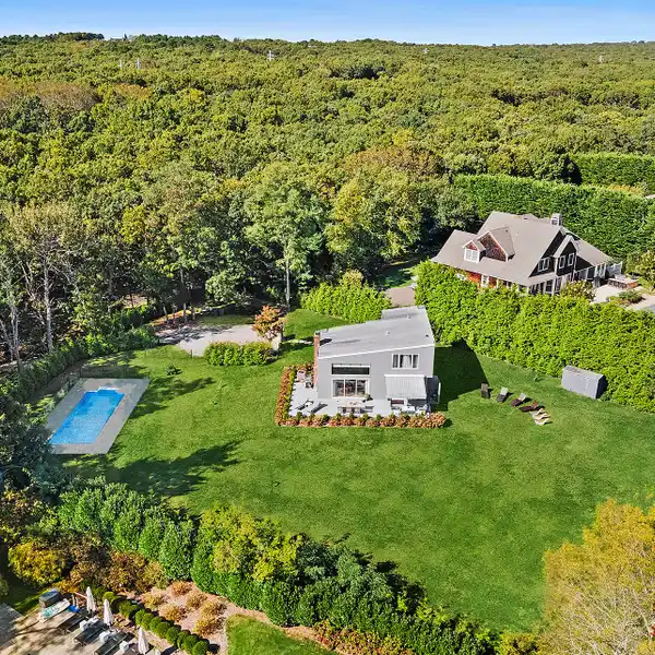 BEACHY GEM ON EDGE OF WOODS ROAD