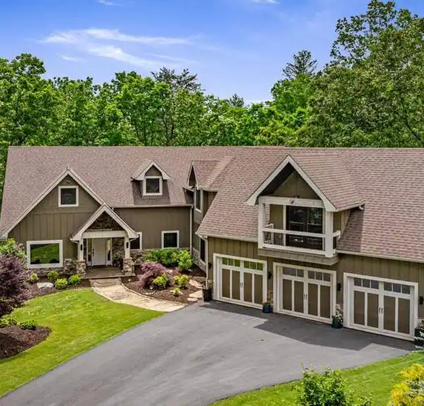 LUXURIOUS MOUNTAIN RETREAT