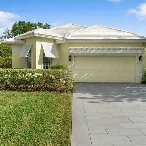 BEAUTIFULLY RENOVATED HOME ON THE GOLF COURSE IN AUDUBON GOLF & COUNTRY CLUB