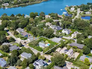 Hamptons Chic Rental Near Beach