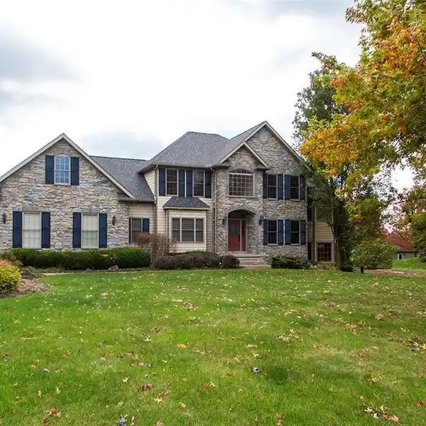 CUSTOM ELEGANCE ON SCENIC 2 ACRES