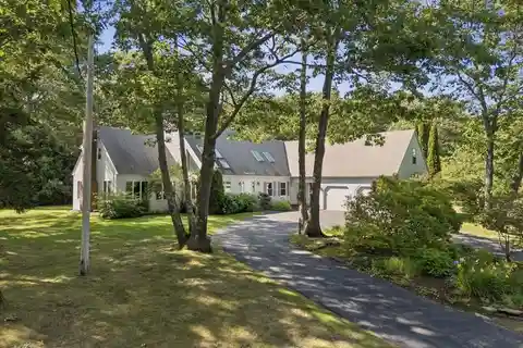 Stunning Home in the Broad Cove Neighborhood