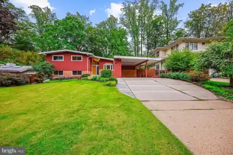 Beautifully Appointed Freeman Contemporary