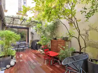 Renovated 18th Century Apartment with Private Patio