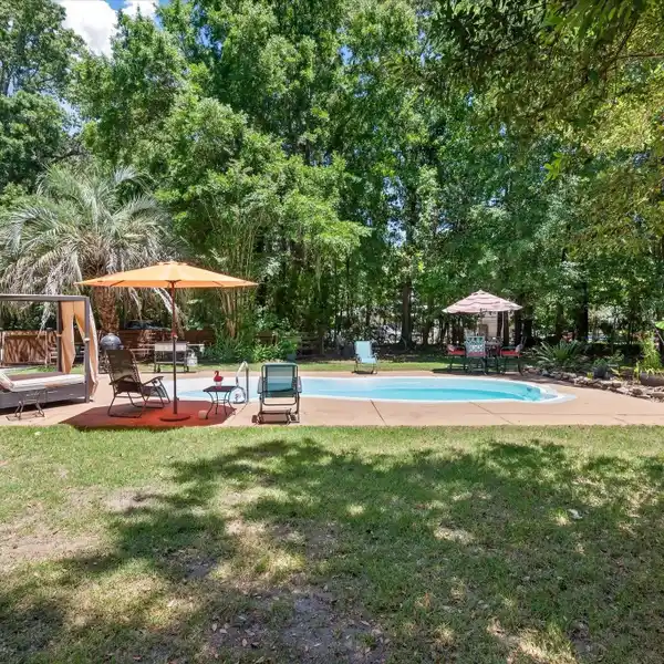 RIVERFRONT COMMUNITY LIVING MEETS PRIVATE ESCAPE
