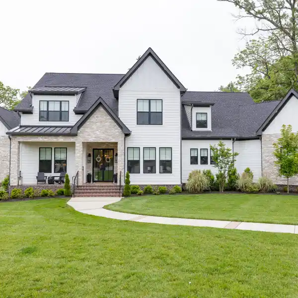 UPGRADED MODERN FARMHOUSE IN VALE CREEK