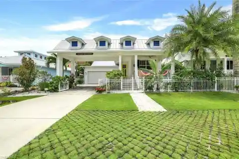 Coastal-inspired Home in the Bayshore Arts District