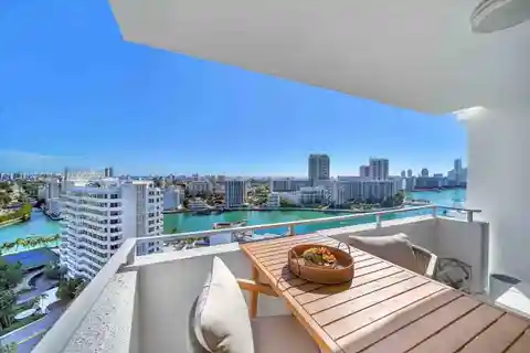 Sunny East-facing Unit with Expansive Skyline Views