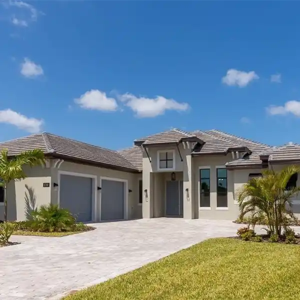 GREAT OPPORTUNITY IN A DESIRABLE GOLF COMMUNITY