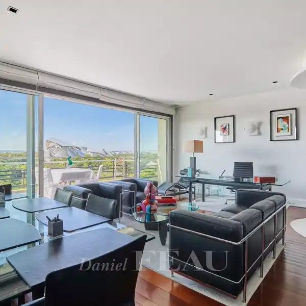 INCREDIBLE RESIDENCE WITH UNBELIEVABLE VISTAS