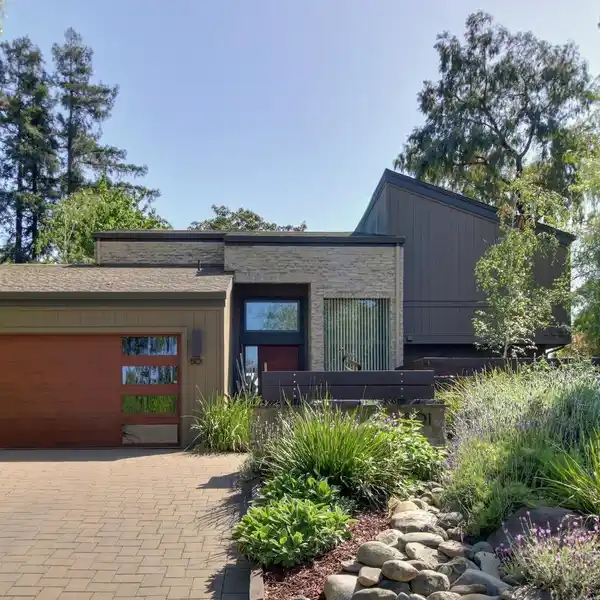 METICULOUSLY CRAFTED EXECUTIVE HOME