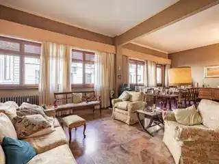 Large Raised Ground Floor Apartment