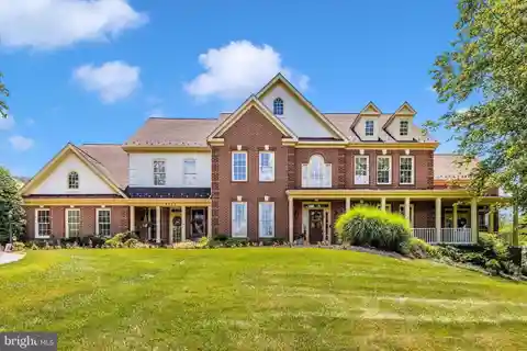 Spectacular Estate Home on 2.8 Private Acres