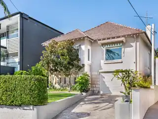Unparalleled Opportunity on an Exclusive Harbourfront Cul-de-sac