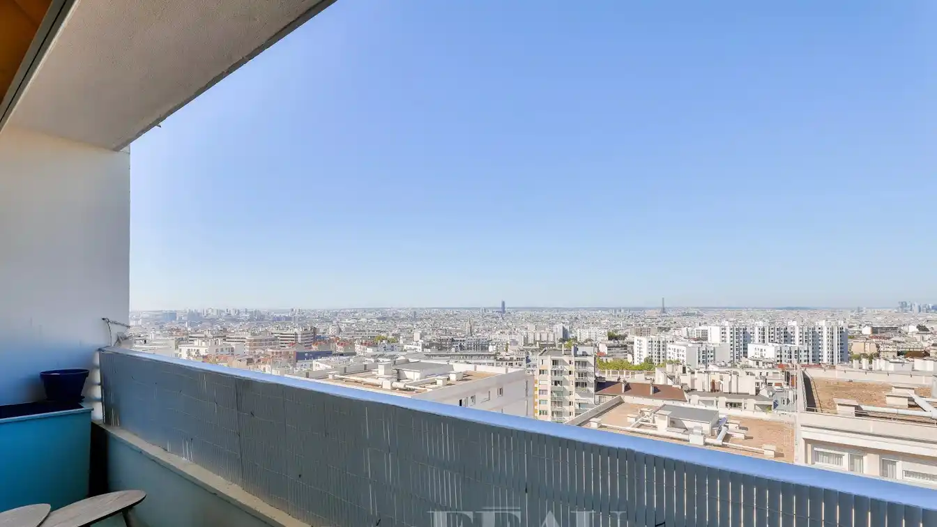 Bright Renovated Apartment