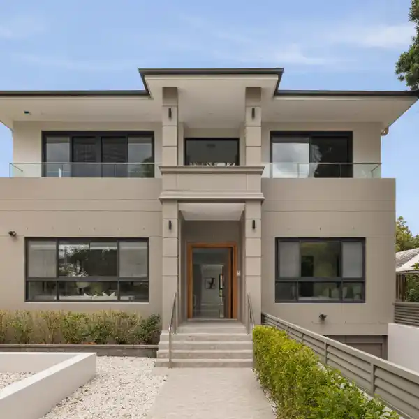 IMPECCABLE RESIDENCE IN A BEAUTIFUL SETTING