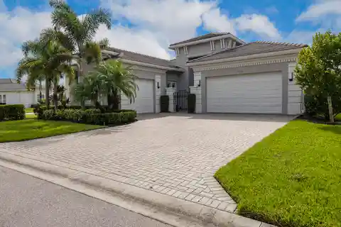 Spacious Valencia Bonita Home