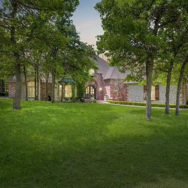 EXQUISITE GOLF COURSE RESIDENCE IN FAIRFAX ESTATES