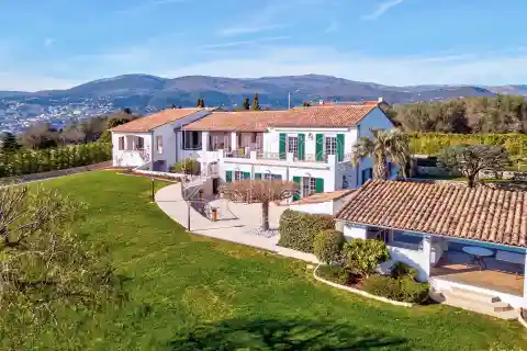 Beautiful Villa in a Peaceful Neighborhood