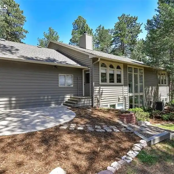 COMPLETELY UPDATED WALK-OUT RANCHER