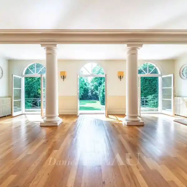 BEAUTIFUL LATE 19TH-CENTURY MANSION