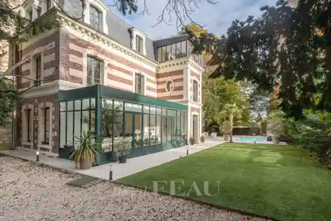 Luxurious and Characterful Period Property with Pool