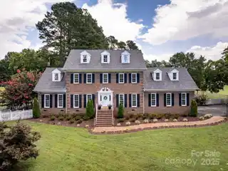 Elegant Country Estate with City Convenience