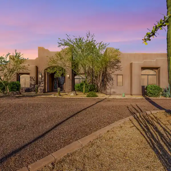 ELEGANT RESIDENCE ON THREE PRISTINE ACRES