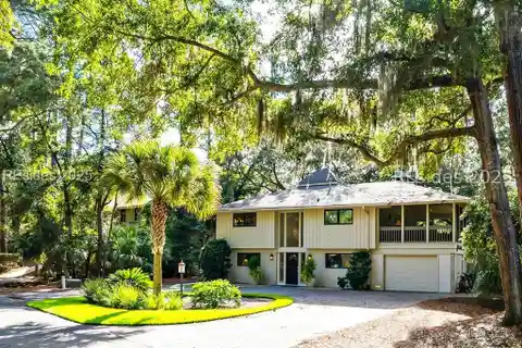 Charming Sea Pines Cottage Steps from the Beach